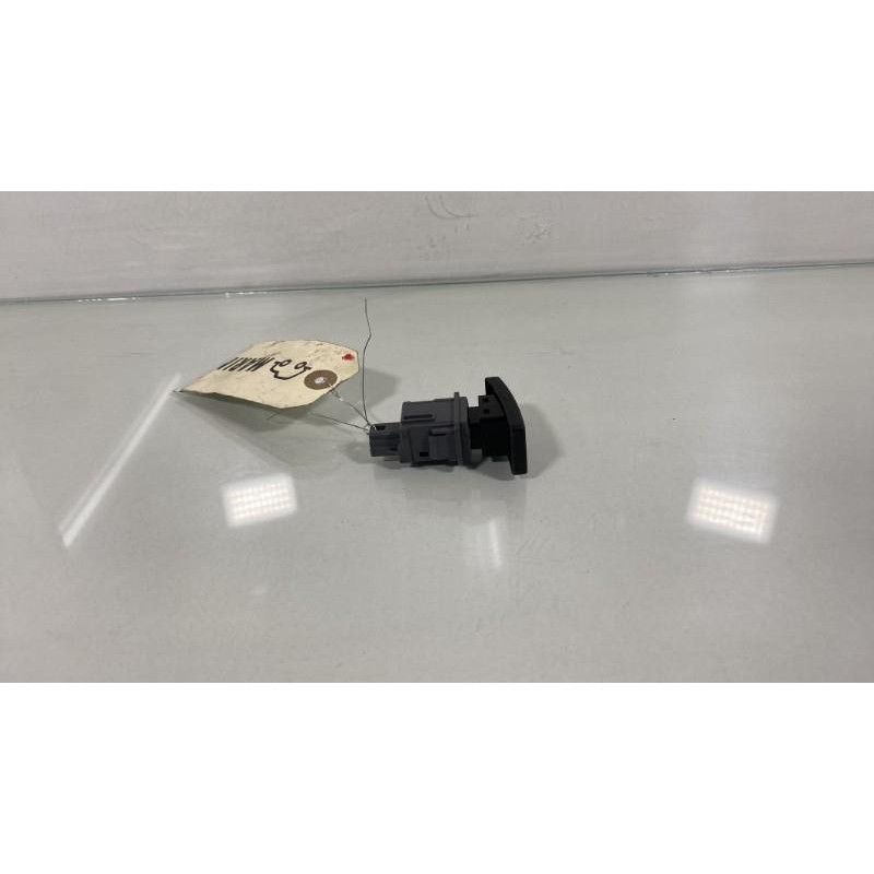 Bouton de warning TOYOTA AVENSIS 3 Photo n°3
