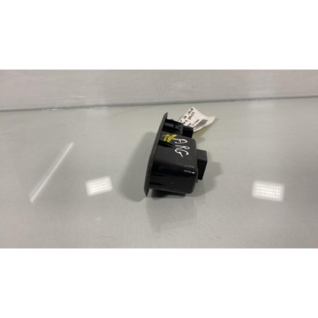 Interrupteur de leve vitre arriere gauche PEUGEOT 3008 1