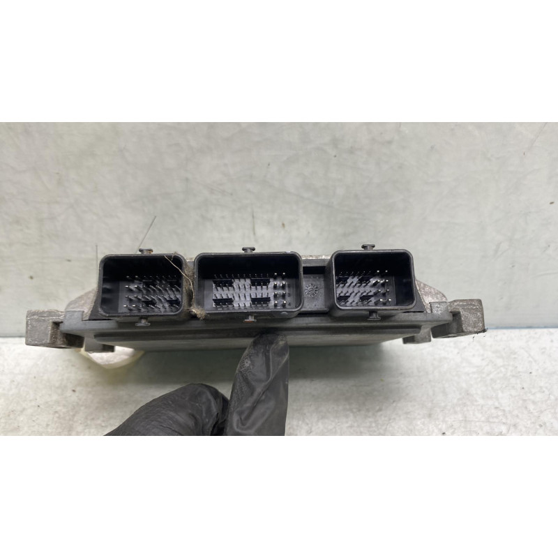 Calculateur moteur RENAULT TWINGO 2 Photo n°2