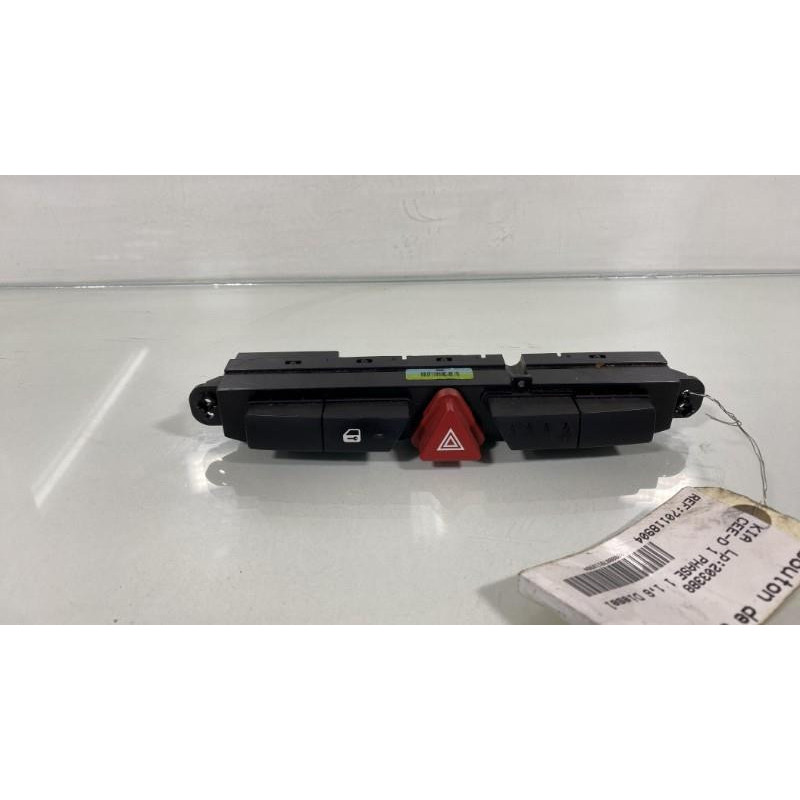 Bouton de warning KIA CEE-D 1 Photo n°1