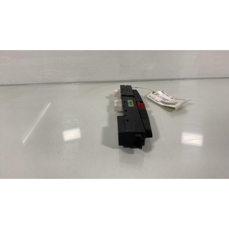 Bouton de warning KIA CEE-D 1 Photo n°2