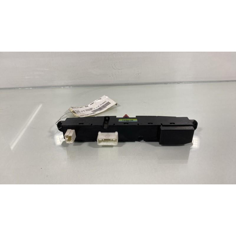 Bouton de warning KIA CEE-D 1 Photo n°3
