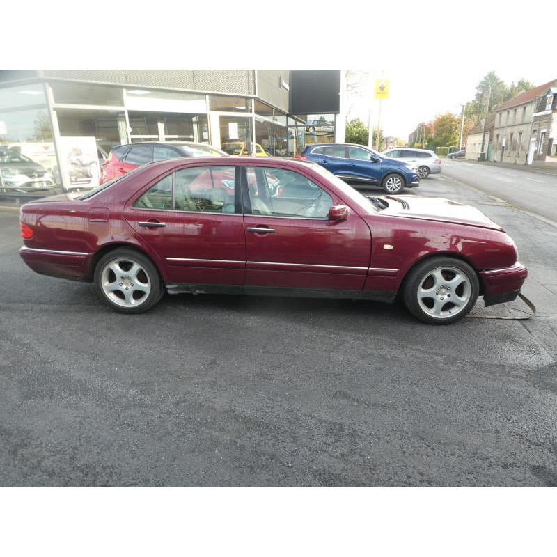 Feu arriere principal gauche (feux) MERCEDES CLASSE E 210 Photo n°5