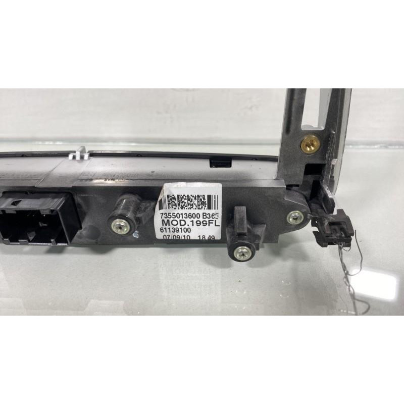 Bouton de warning FIAT PUNTO EVO 3 Photo n°3