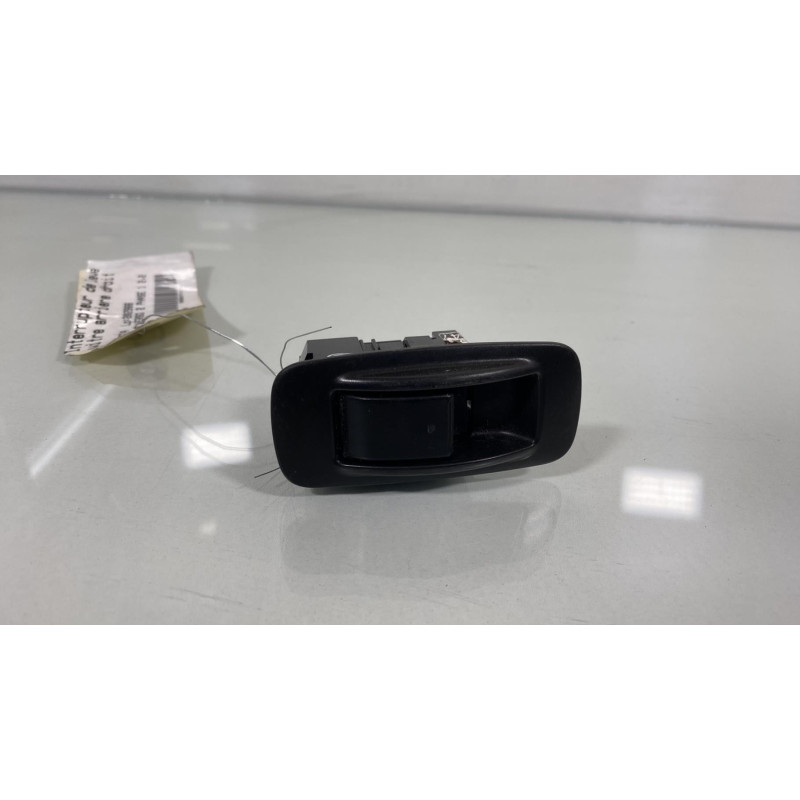 Interrupteur de leve vitre arriere droit TOYOTA COROLLA VERSO 2 Photo n°1