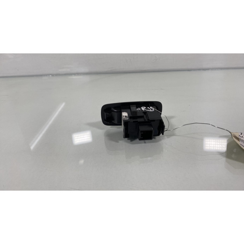 Interrupteur de leve vitre arriere droit TOYOTA COROLLA VERSO 2 Photo n°3