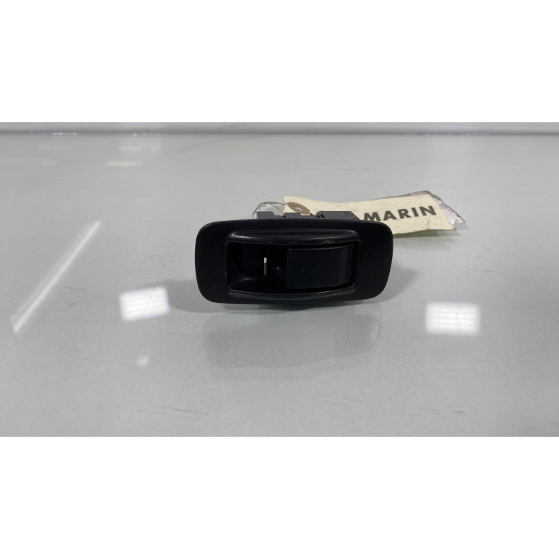 Interrupteur de leve vitre arriere gauche TOYOTA COROLLA VERSO 2 Photo n°2