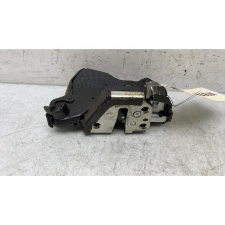Serrure avant droit TOYOTA COROLLA VERSO 2