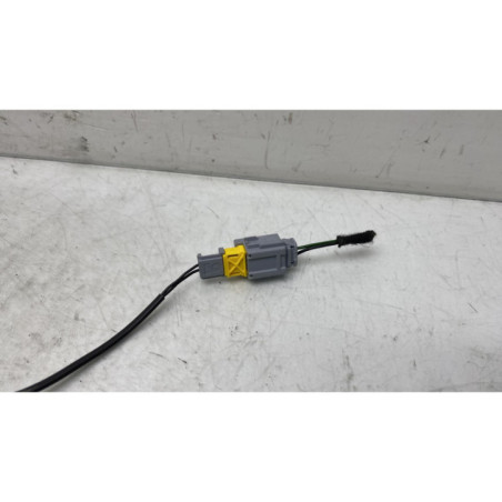 Attache ceinture avant droit PEUGEOT 208 1