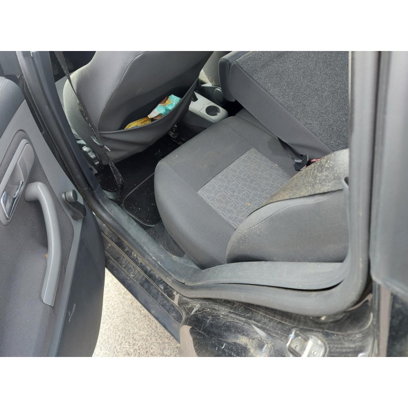 Attache ceinture avant gauche SEAT CORDOBA 2 Photo n°7