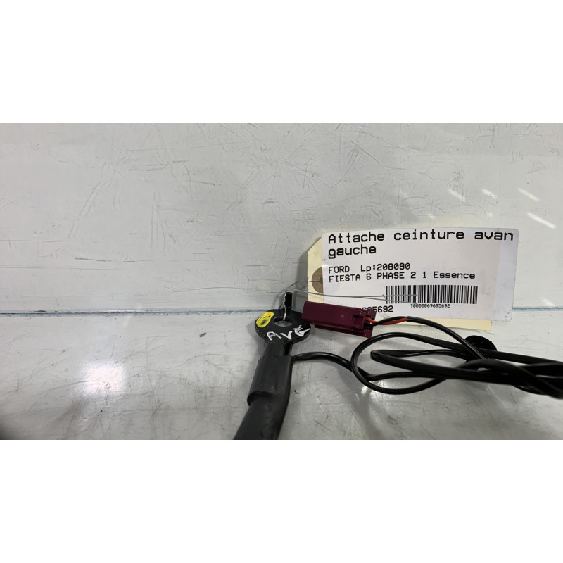 Attache ceinture avant gauche FORD FIESTA 6 Photo n°2