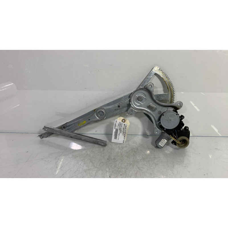 Leve vitre electrique arriere droit TOYOTA COROLLA VERSO 2 Photo n°3