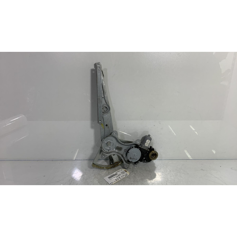 Leve vitre electrique arriere gauche TOYOTA COROLLA VERSO 2 Photo n°1
