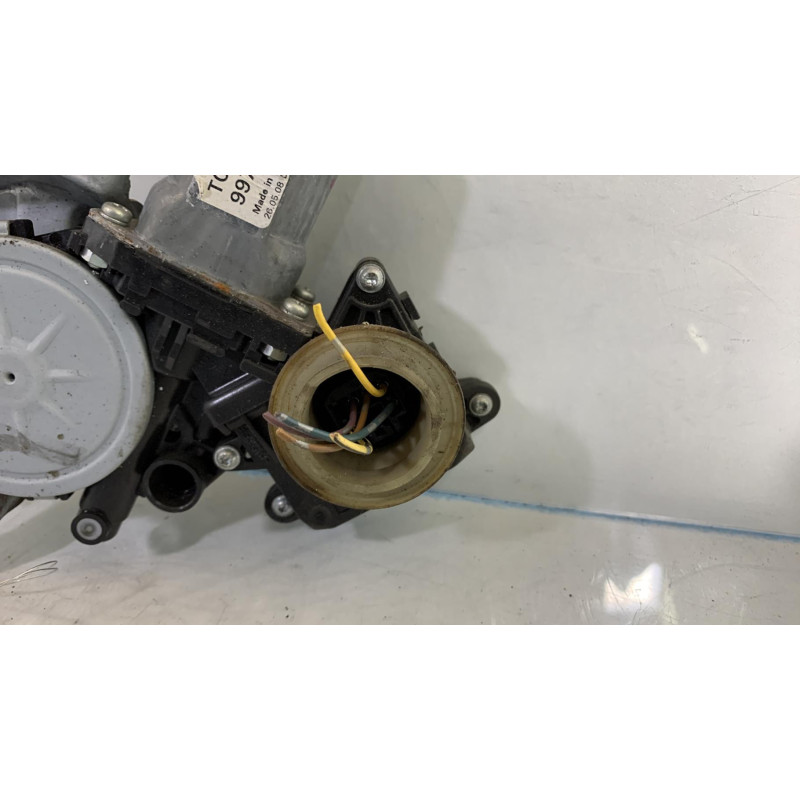 Leve vitre electrique arriere gauche TOYOTA COROLLA VERSO 2 Photo n°2