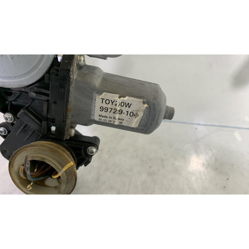 Leve vitre electrique arriere gauche TOYOTA COROLLA VERSO 2 Photo n°3