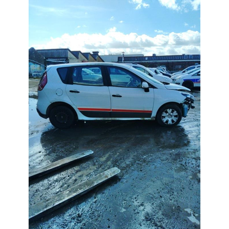 Feu arriere secondaire gauche (feux) RENAULT SCENIC 3 Photo n°10