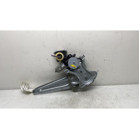 Leve vitre electrique arriere droit TOYOTA VERSO Photo n°1
