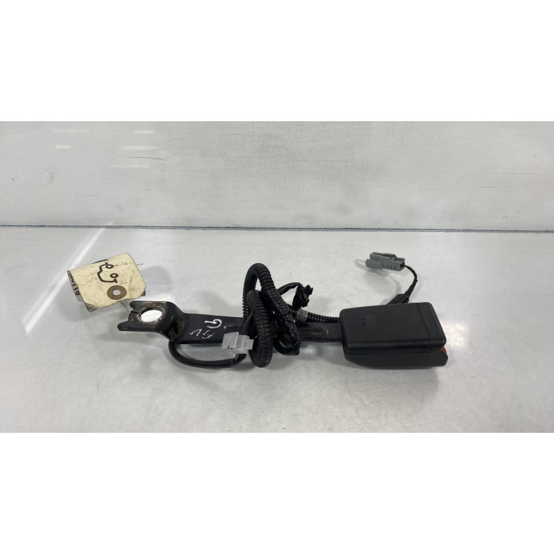 Attache ceinture avant gauche TOYOTA VERSO Photo n°3