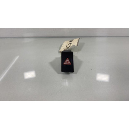 Bouton de warning TOYOTA VERSO Photo n°1