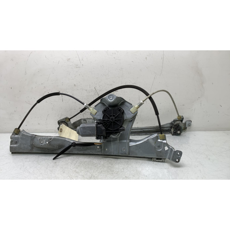 Leve vitre electrique avant gauche RENAULT CLIO 3 Photo n°2