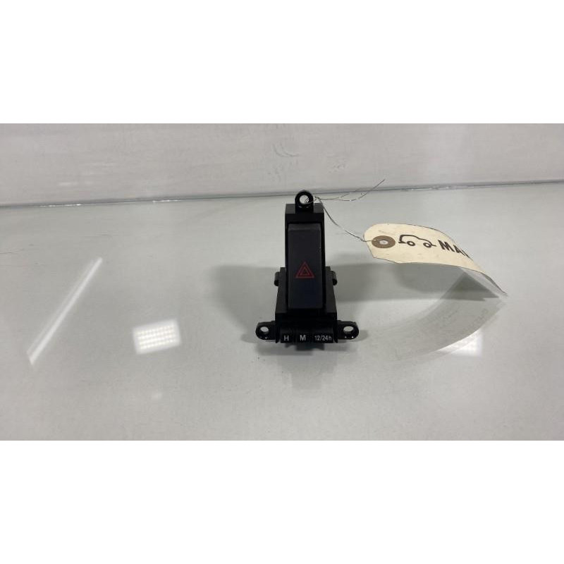 Bouton de warning MAZDA 3 2 Photo n°3
