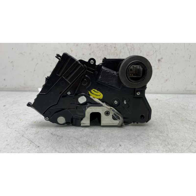 Serrure avant droit TOYOTA YARIS 2 Photo n°3