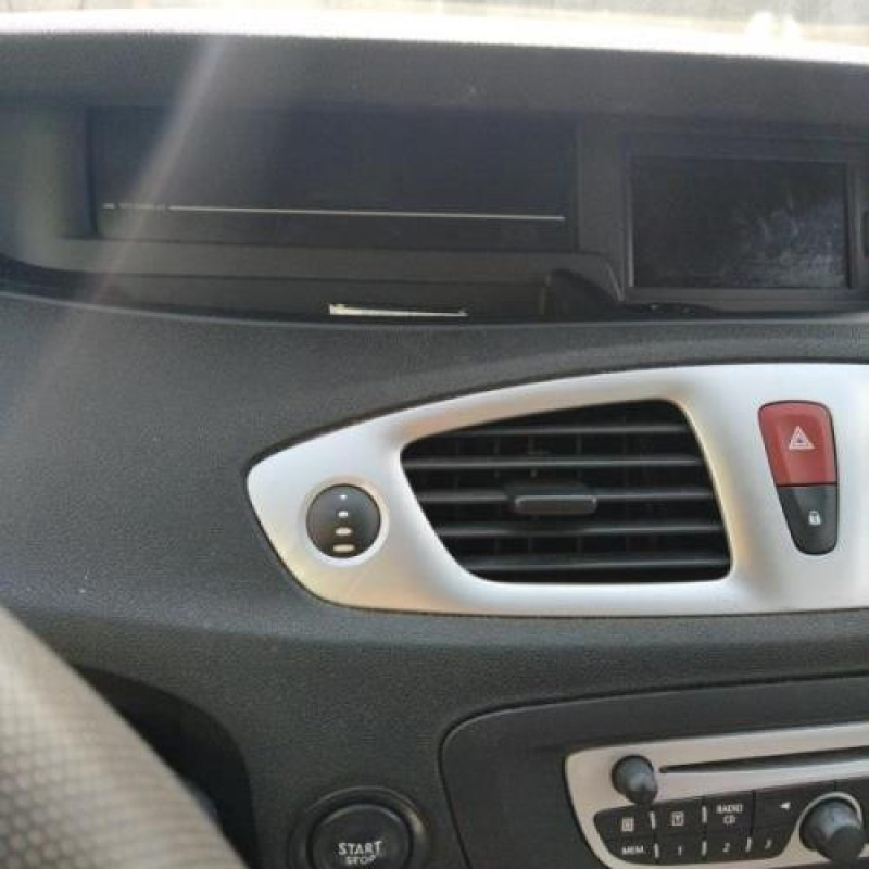 Feu arriere secondaire gauche (feux) RENAULT SCENIC 3 Photo n°13