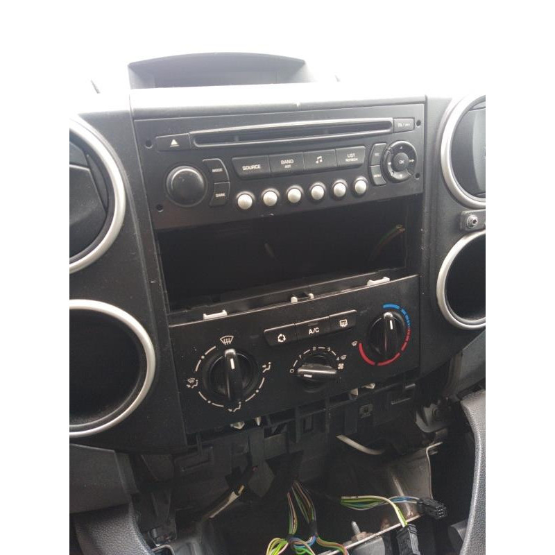 Attache ceinture arriere gauche CITROEN BERLINGO 2 Photo n°8