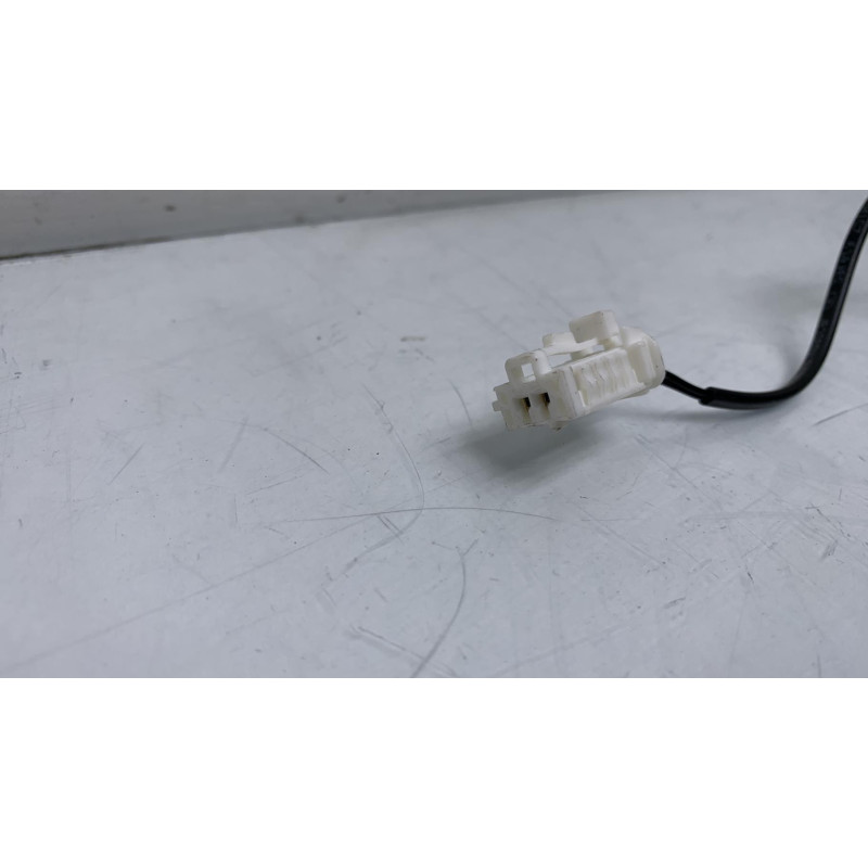 Attache ceinture arriere droit PEUGEOT 508 1 Photo n°2