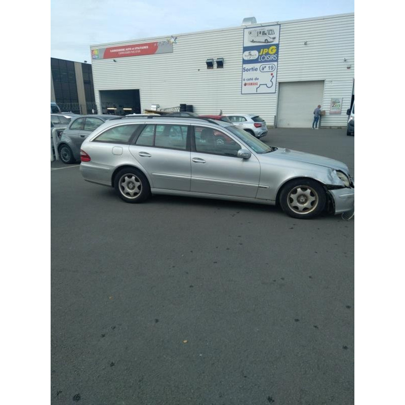 Feu arriere secondaire droit (feux) MERCEDES CLASSE E 211 Photo n°12