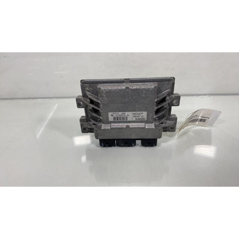 Calculateur moteur RENAULT TWINGO 2 Photo n°2