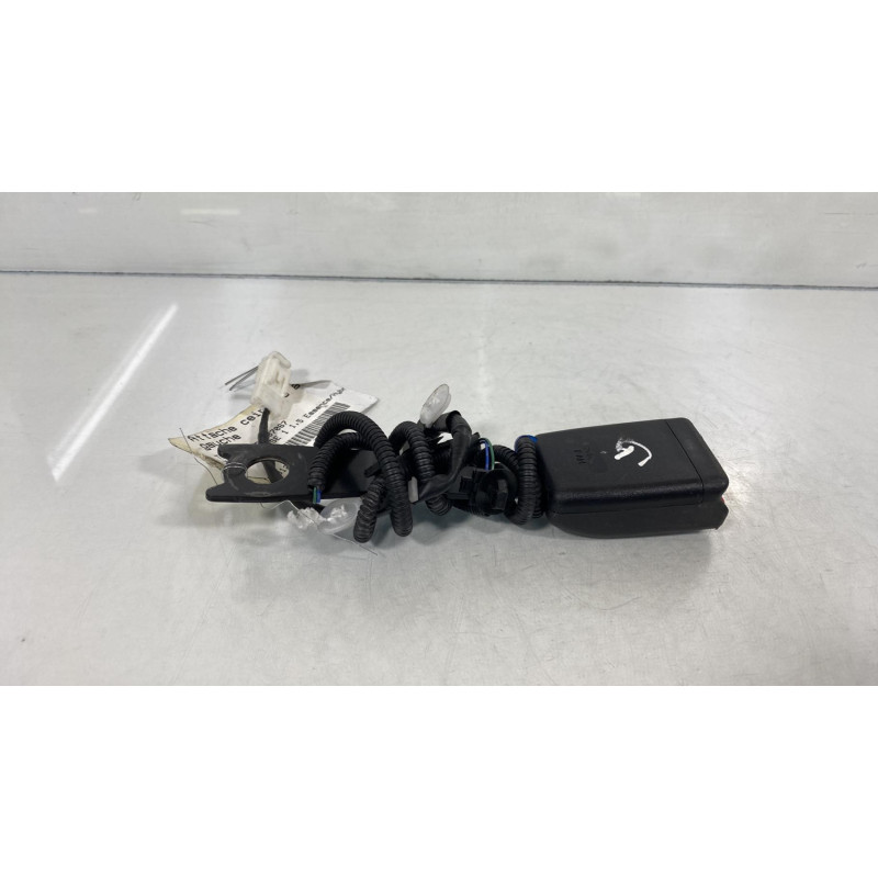Attache ceinture avant gauche TOYOTA YARIS 3 Photo n°3