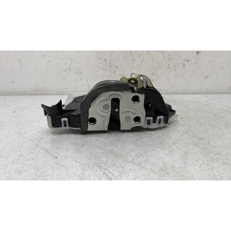 Serrure avant droit TOYOTA YARIS 3 Photo n°3