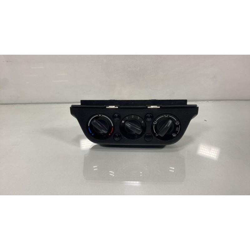 Commande chauffage SUZUKI SWIFT 3 Photo n°2