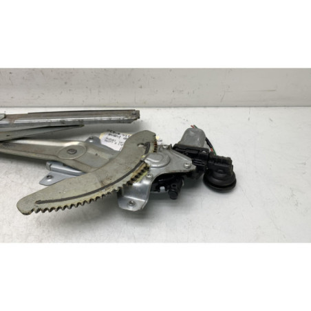 Leve vitre electrique avant droit SUZUKI SWIFT 3 Photo n°1