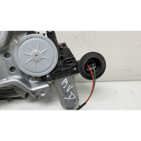 Leve vitre electrique avant droit SUZUKI SWIFT 3