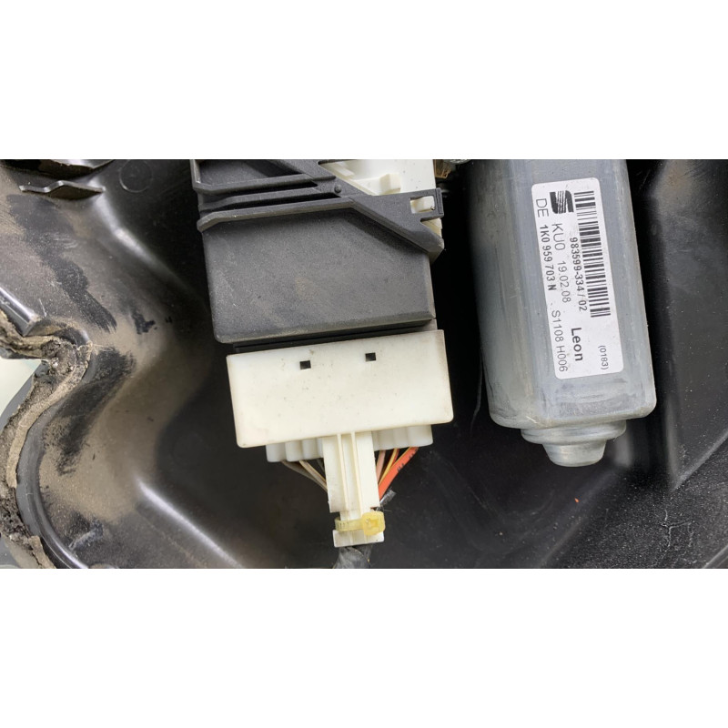 Leve vitre electrique arriere gauche SEAT LEON 2 Photo n°4