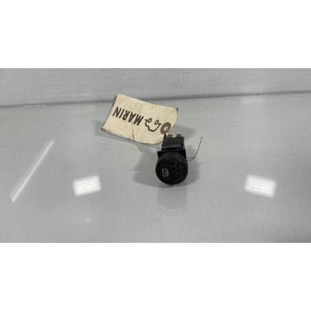 Commande degivrage lunette arriere PEUGEOT 205 Photo n°1