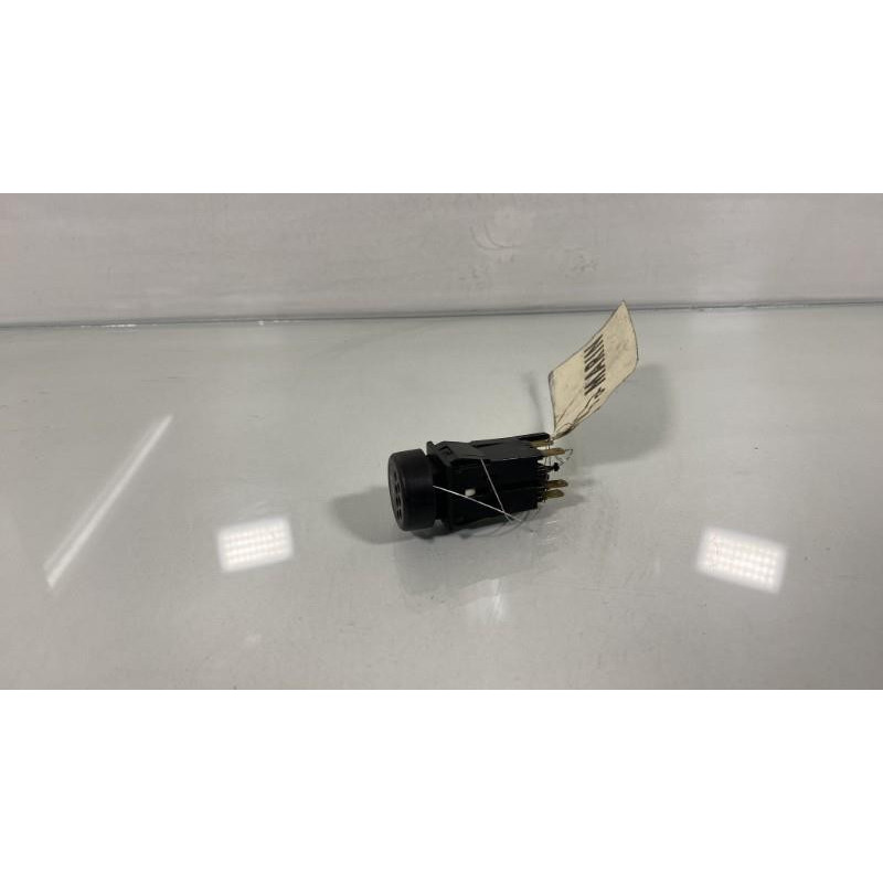 Commande degivrage lunette arriere PEUGEOT 205 Photo n°2