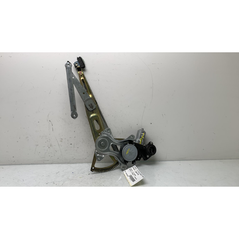 Leve vitre electrique avant gauche TOYOTA YARIS 2 Photo n°3