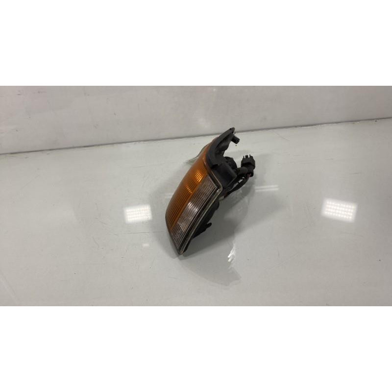 Optique avant secondaire droit (feux)(clignotant) MAZDA 323 4 Photo n°2