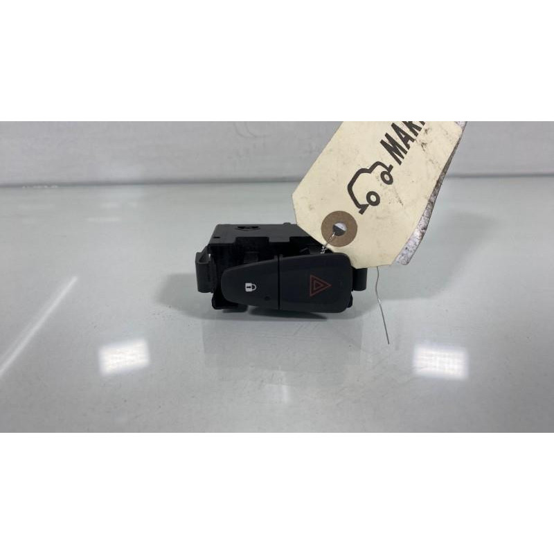 Bouton de warning DACIA LODGY Photo n°1