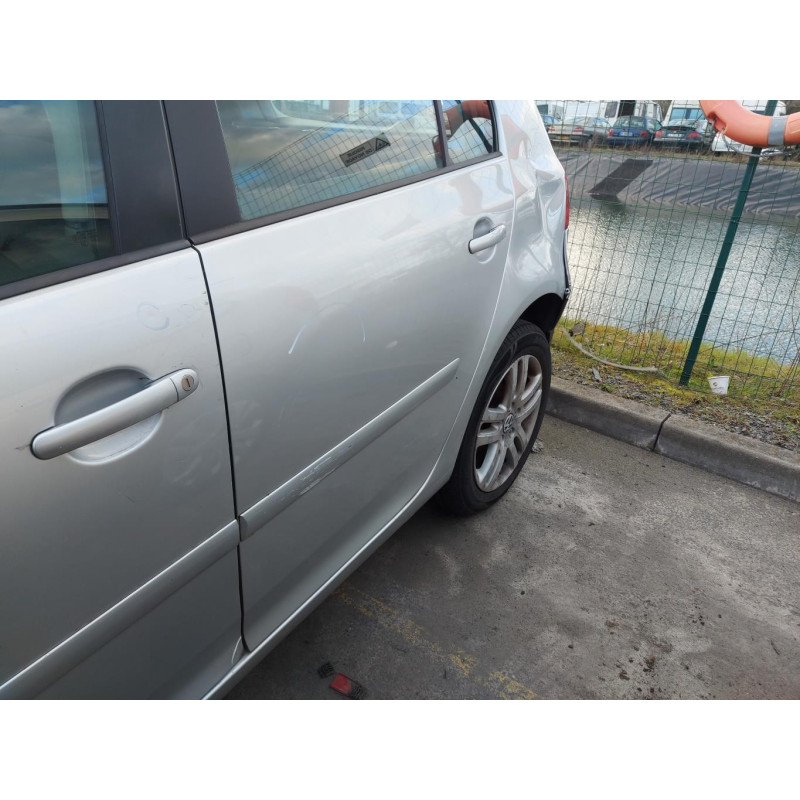 Feu arriere secondaire droit (feux) VOLKSWAGEN GOLF 5 Photo n°8
