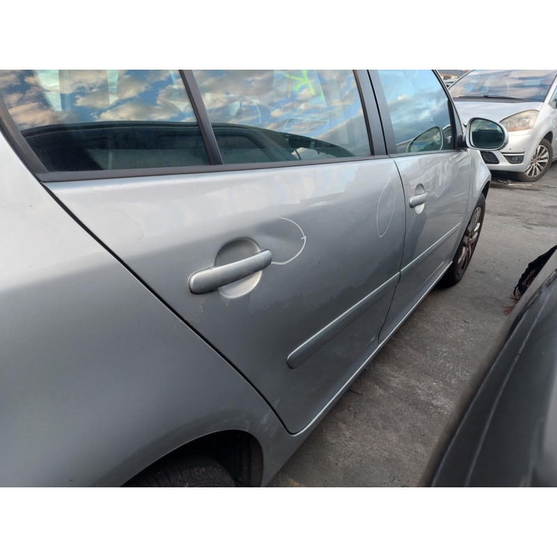 Feu arriere secondaire droit (feux) VOLKSWAGEN GOLF 5 Photo n°11