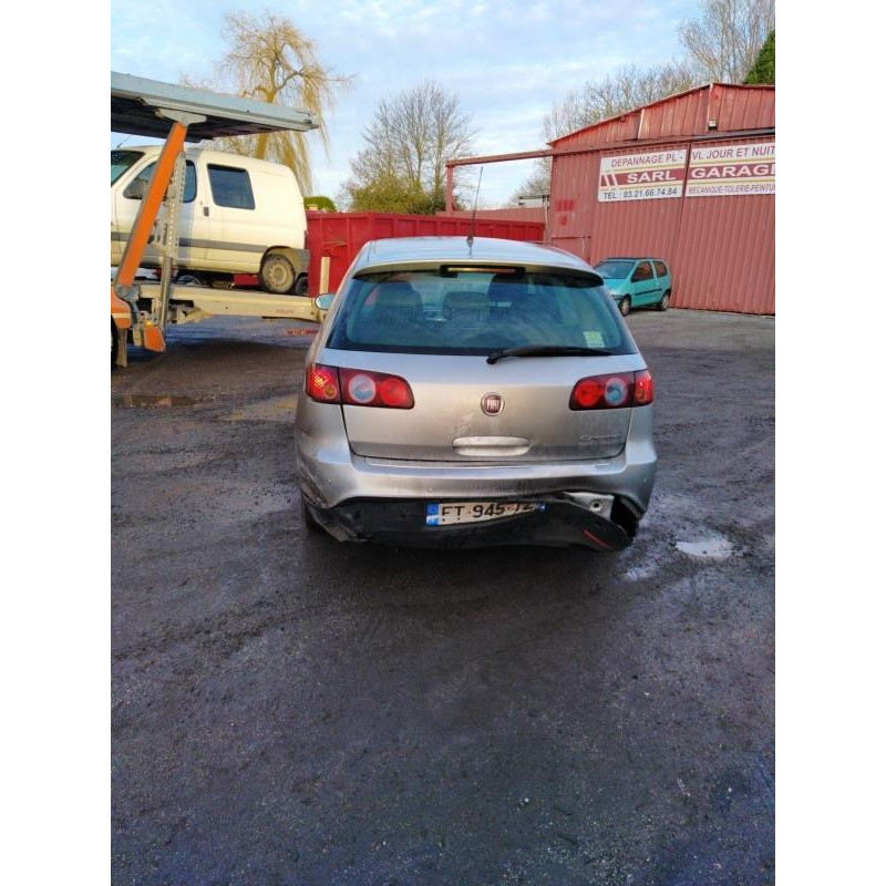 Feu arriere secondaire droit (feux) FIAT CROMA 2 Photo n°8