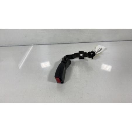 Attache ceinture arriere droit TOYOTA AVENSIS 2 Photo n°1
