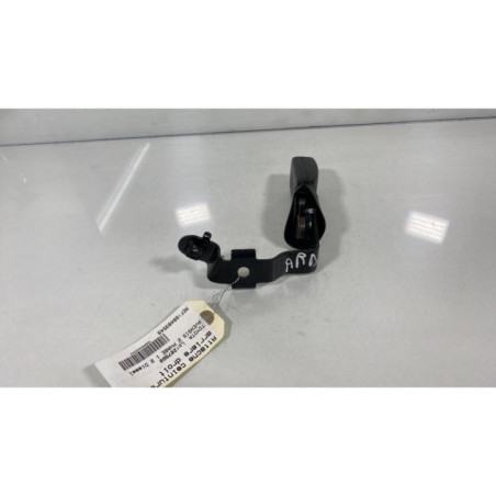 Attache ceinture arriere droit TOYOTA AVENSIS 2