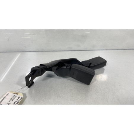 Attache ceinture arriere gauche TOYOTA AVENSIS 2 Photo n°1