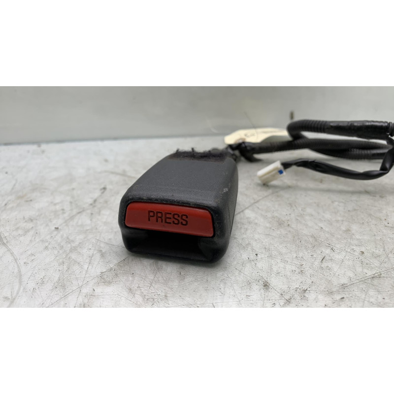 Attache ceinture avant droit TOYOTA AVENSIS 2 Photo n°3