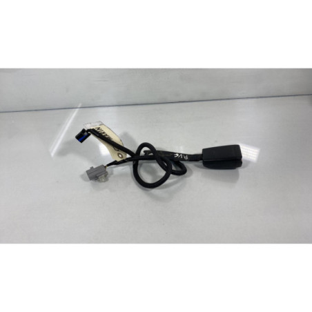 Attache ceinture avant gauche TOYOTA AVENSIS 2